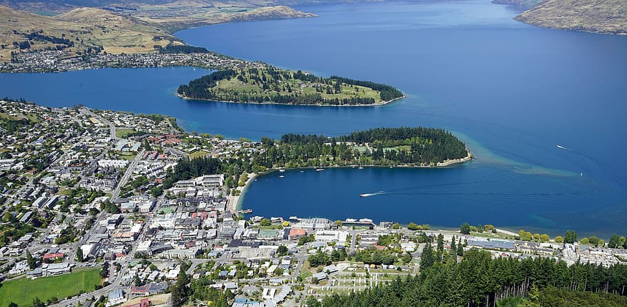 lake-queenstown-new-zealand