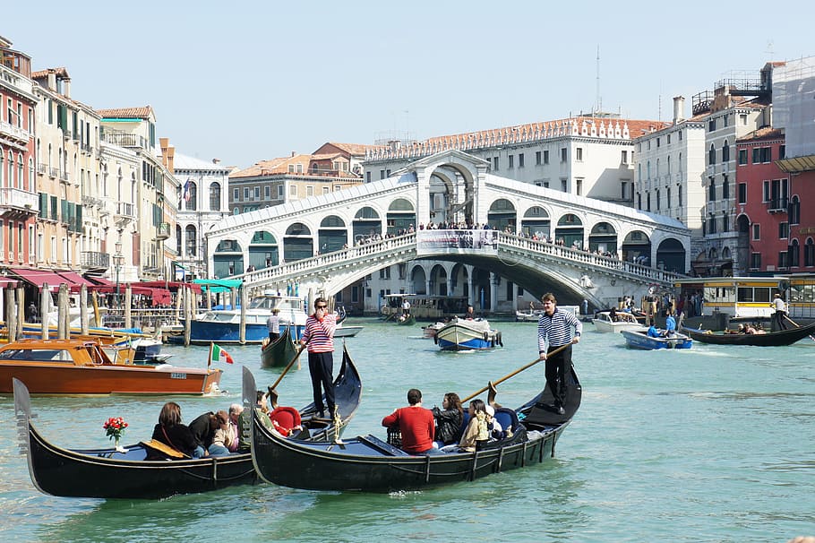 venice-canale-grande-gondolas