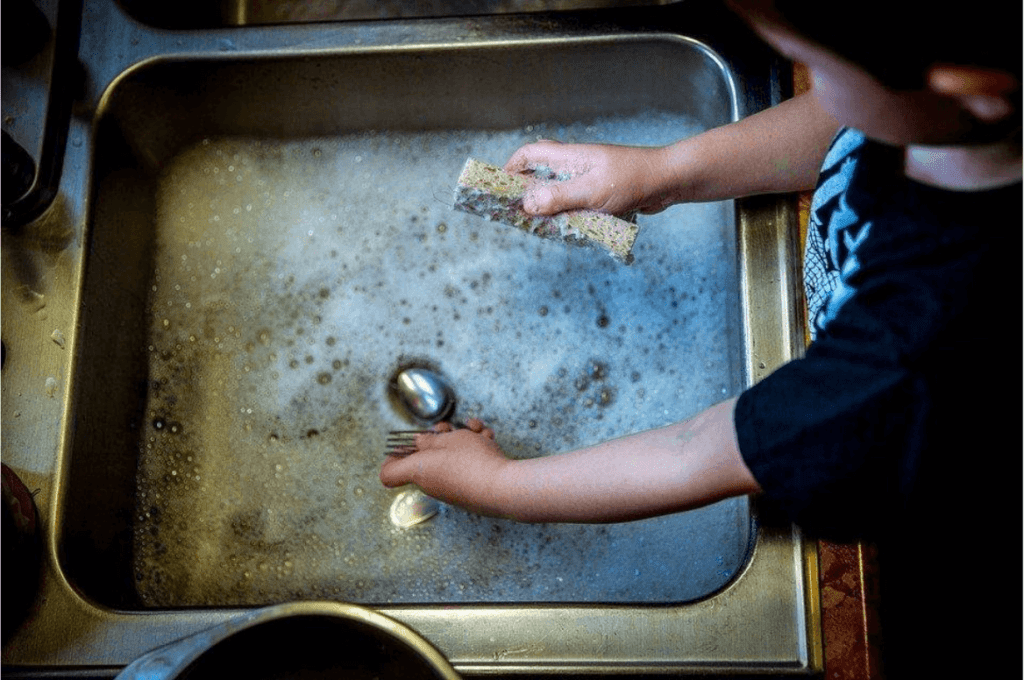 washing-dishes-1024x680