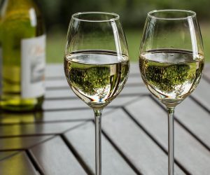 The Gourmet Host’s Guide To Serving Chardonnay