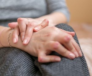 <strong>The Benefits of Compression Gloves for Rheumatoid Arthritis</strong>