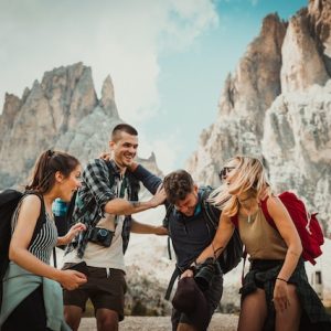 felix-rostig-UmV2wr-Vbq8-unsplash-300x300