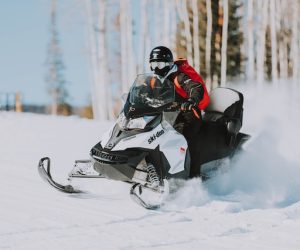 Make The Most Of Every Moment: Tips For Snowmobiling On Limited Vacation Time