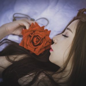 girl-1733364_1280-300x300