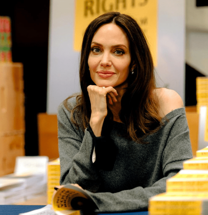 Angelina-Jolie Angelina-Jolie