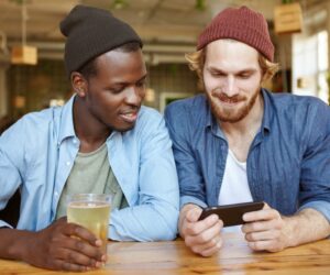 Best Hinge Prompts for Guys to Boost Matches and Spark Interest