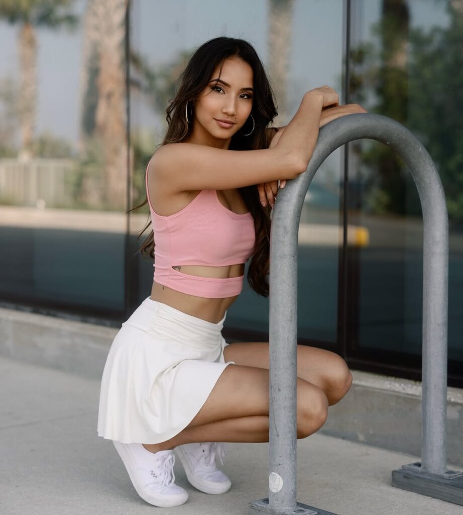 Sarah-Ashley-920x1024