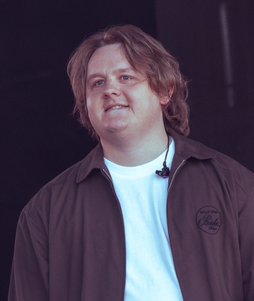 Lewis-Capaldi-865x1024 Lewis-Capaldi-865x1024