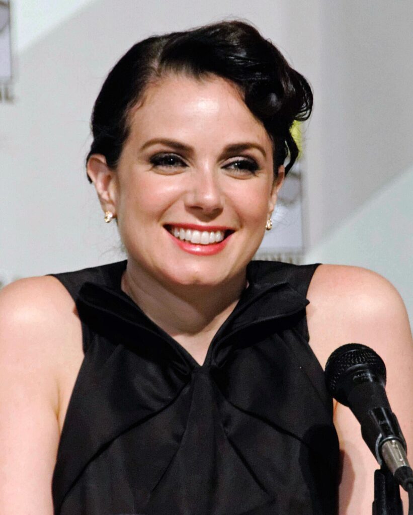 Mia-Kirshner-821x1024 Mia-Kirshner-821x1024