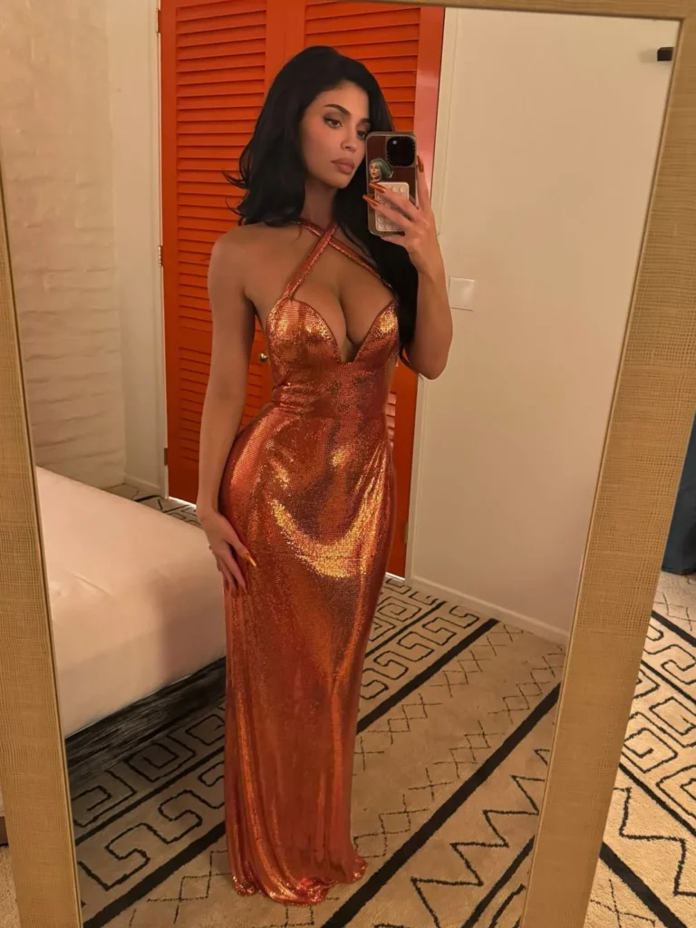 Kylie-Jenner-768x1024 Kylie-Jenner-768x1024