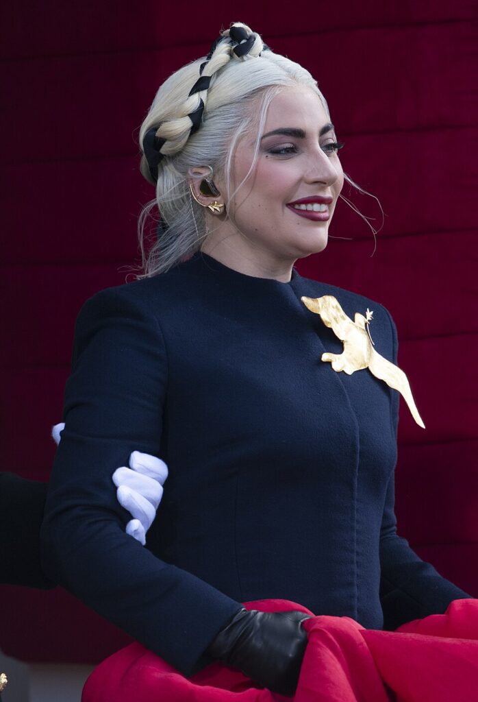 Lady-Gaga-698x1024